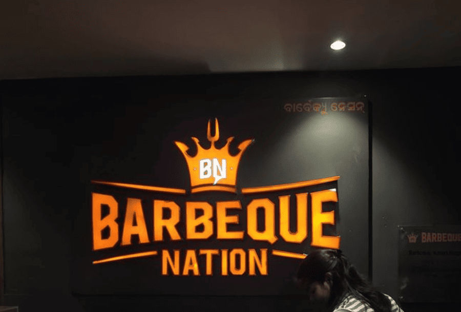 custom signage Dubai